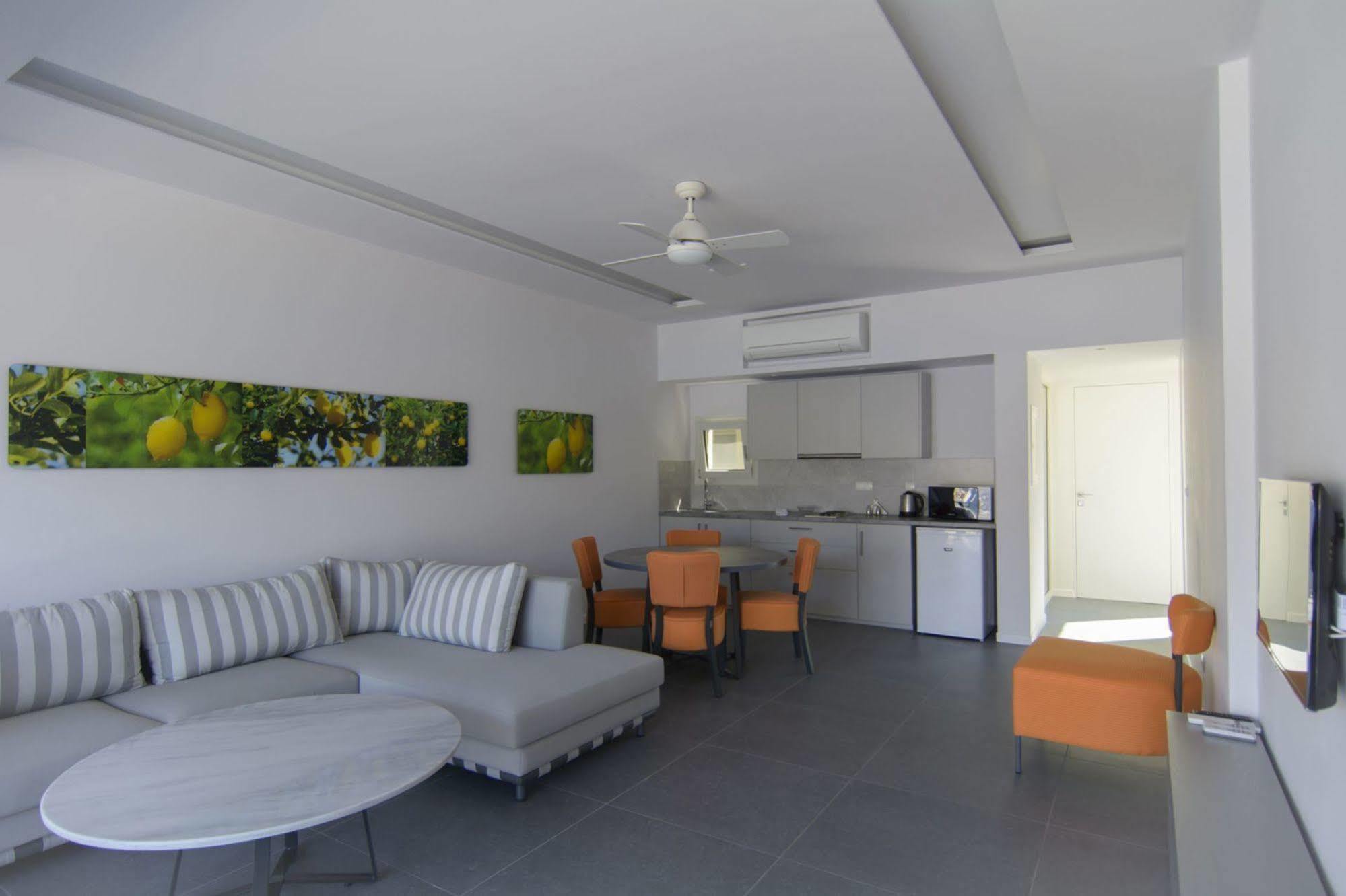 Lavender Cove Aparthotel Korfos Ngoại thất bức ảnh