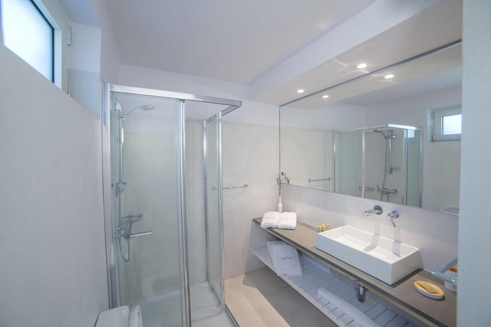 Lavender Cove Aparthotel Korfos Ngoại thất bức ảnh