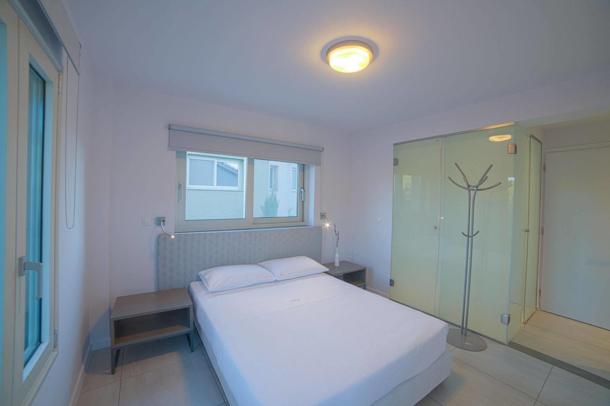 Lavender Cove Aparthotel Korfos Ngoại thất bức ảnh